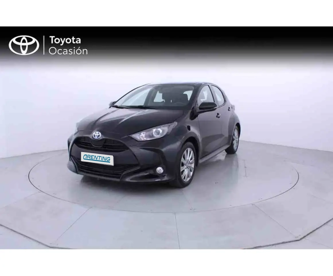 Renting Toyota Yaris 120H 1.5 Active Tech Negro