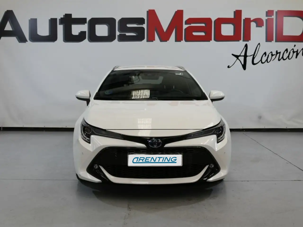 Renting Toyota Corolla 2.0 180H ADVANCE E-CVT TOURING SPORT Blanco