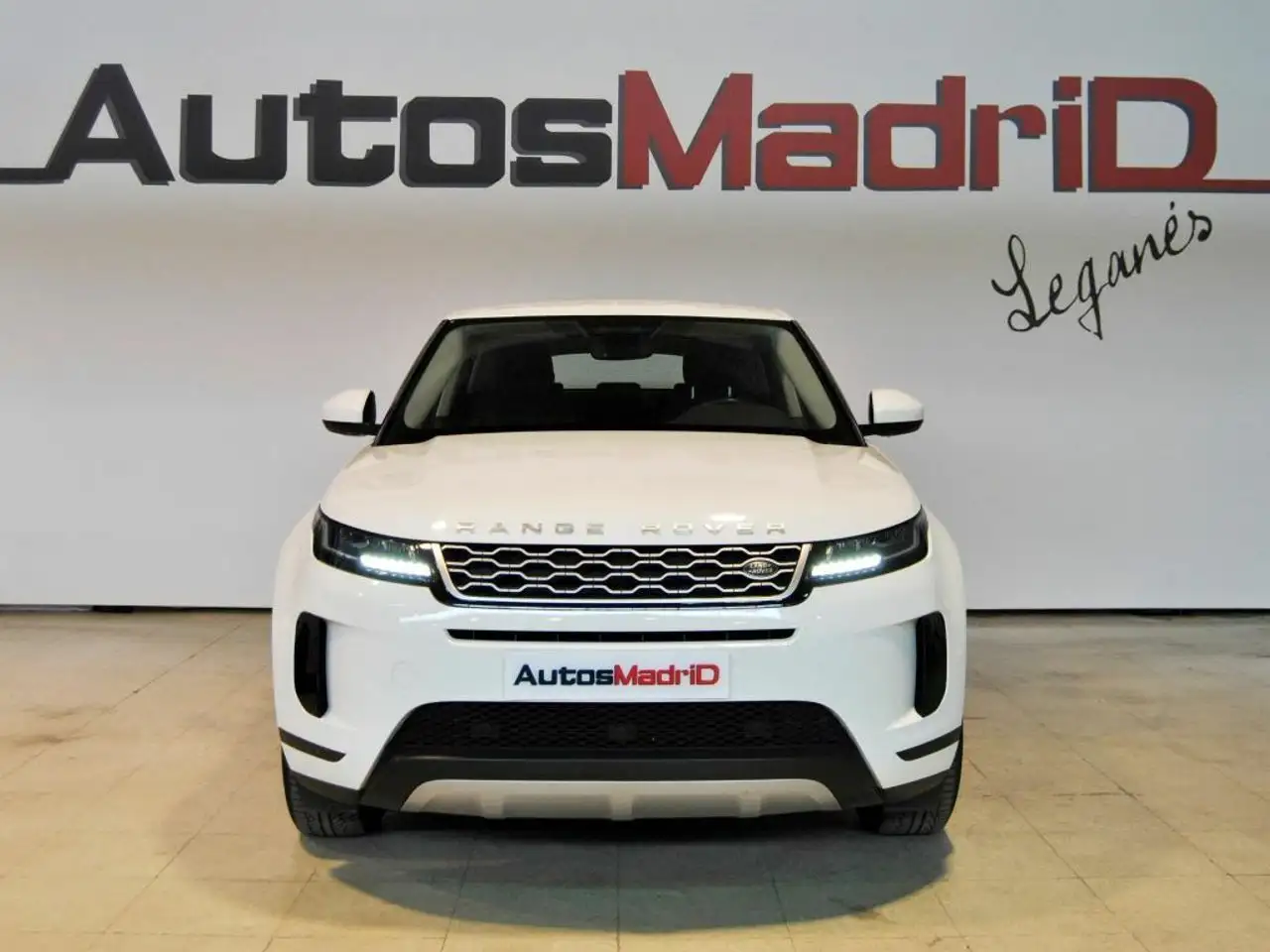 Renting Land Rover Range Rover Evoque 2.0 D150 FWD Blanco