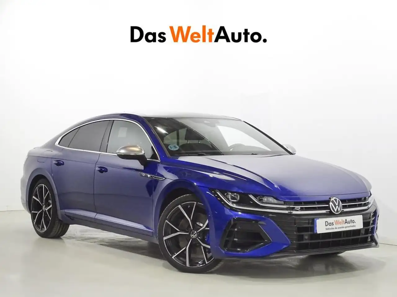 Renting Volkswagen Arteon 2.0 TSI R DSG7 235kW Azul