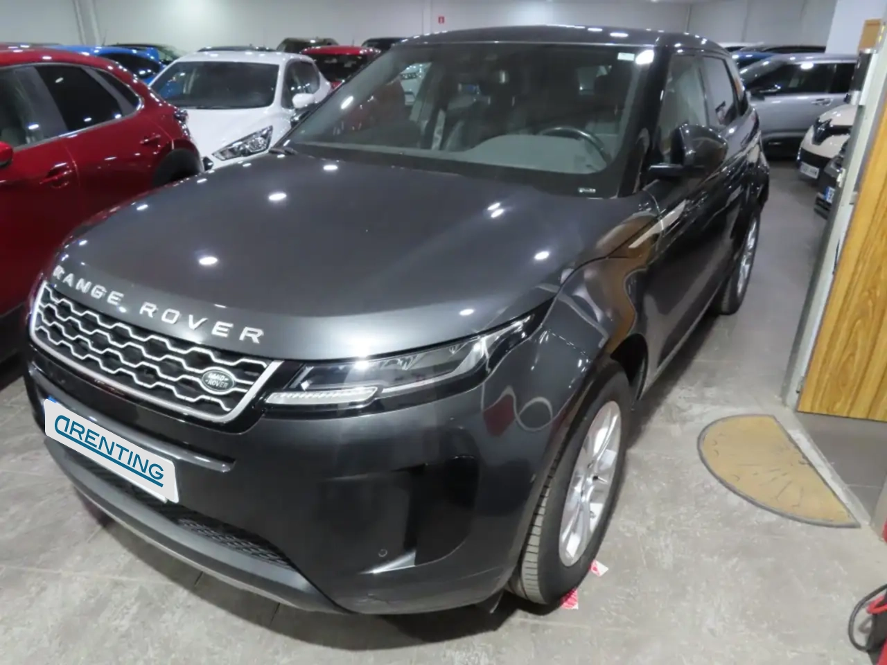 Renting Land Rover Range Rover Evoque 2.0D MHEV S AWD Aut. 150 Gris