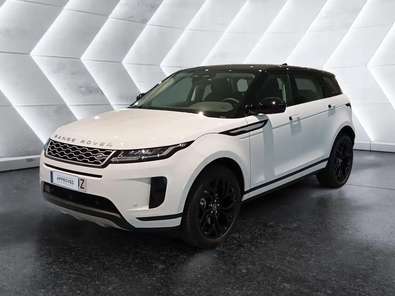 Renting Land Rover Range Rover Evoque 2.0TD4 Pure 4WD 150 Blanco