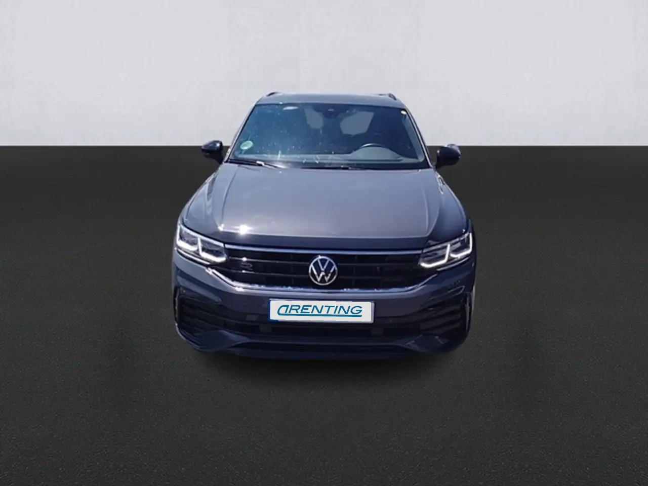 Renting Volkswagen Tiguan 2.0TDI R-Line DSG 110kW Gris 2