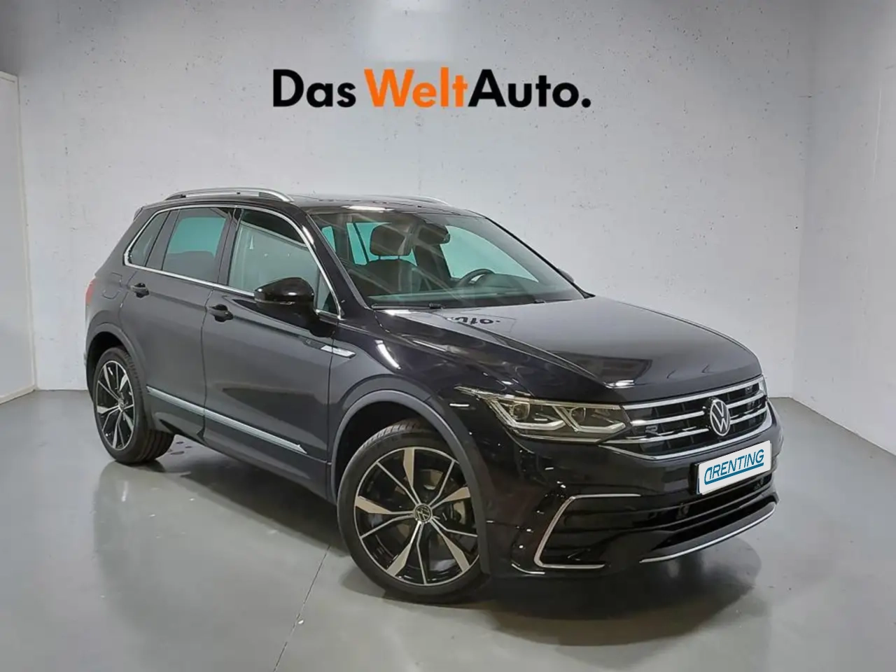 Renting Volkswagen Tiguan 2.0TDI R-Line DSG 110kW Negro 1