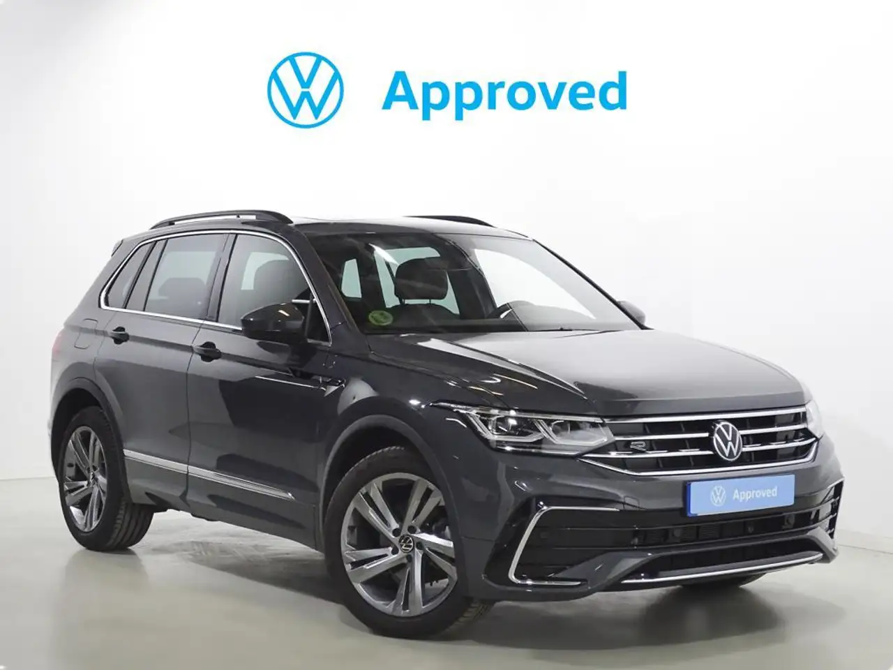 Renting Volkswagen Tiguan 2.0TDI R-Line DSG 110kW Gris 1