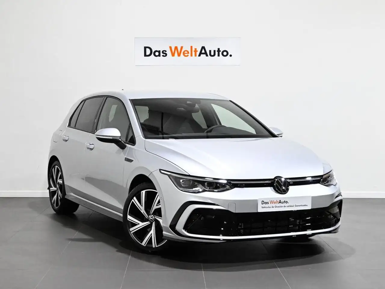 Renting Volkswagen Golf 2.0TDI R-Line DSG 110kW Plateado