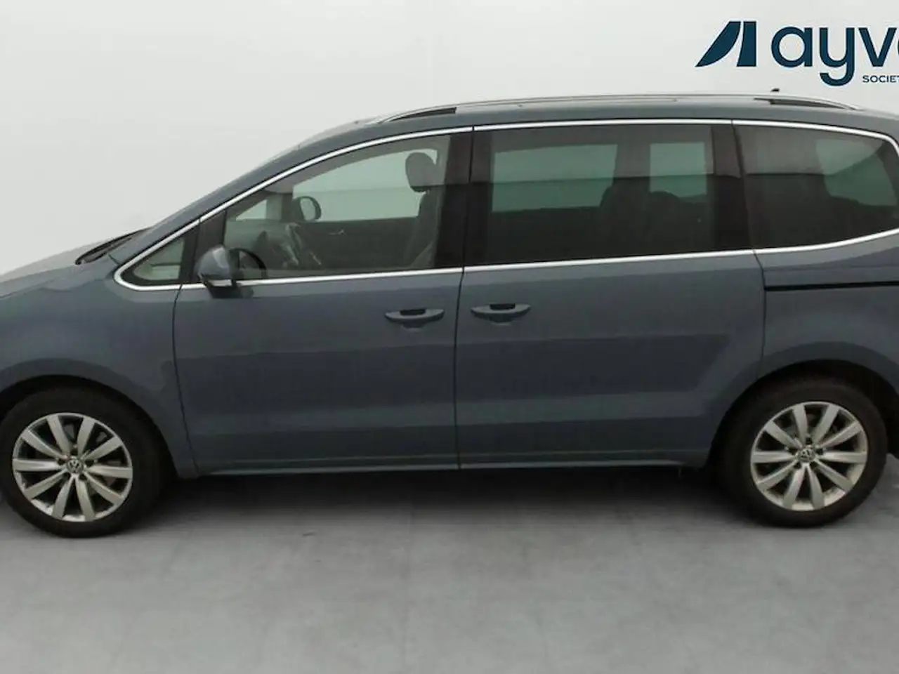 Renting Volkswagen Sharan 2.0TDI Sport DSG 110kW Verde