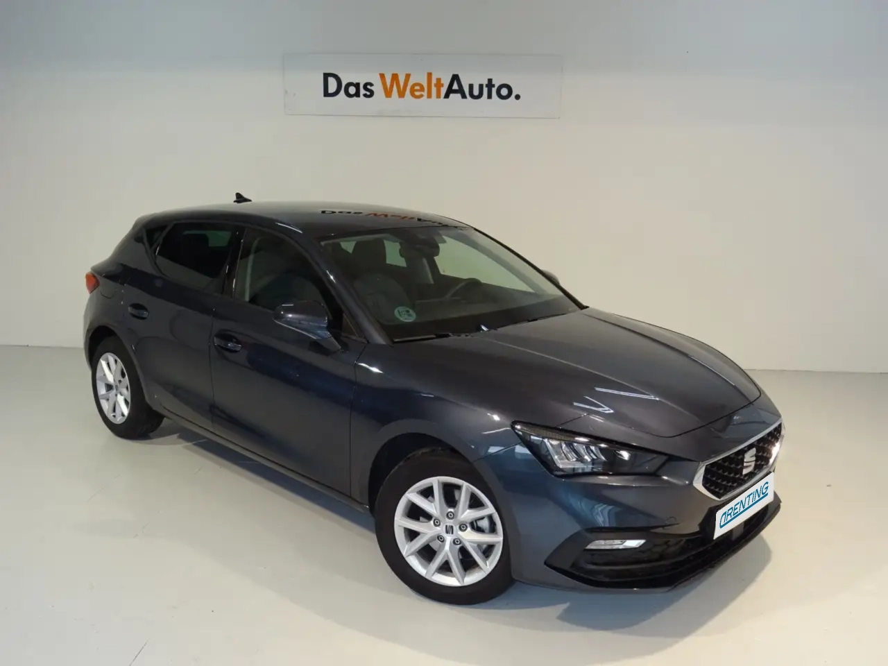 Renting SEAT Leon 2.0TDI S&S Style XS 115 Gris 4