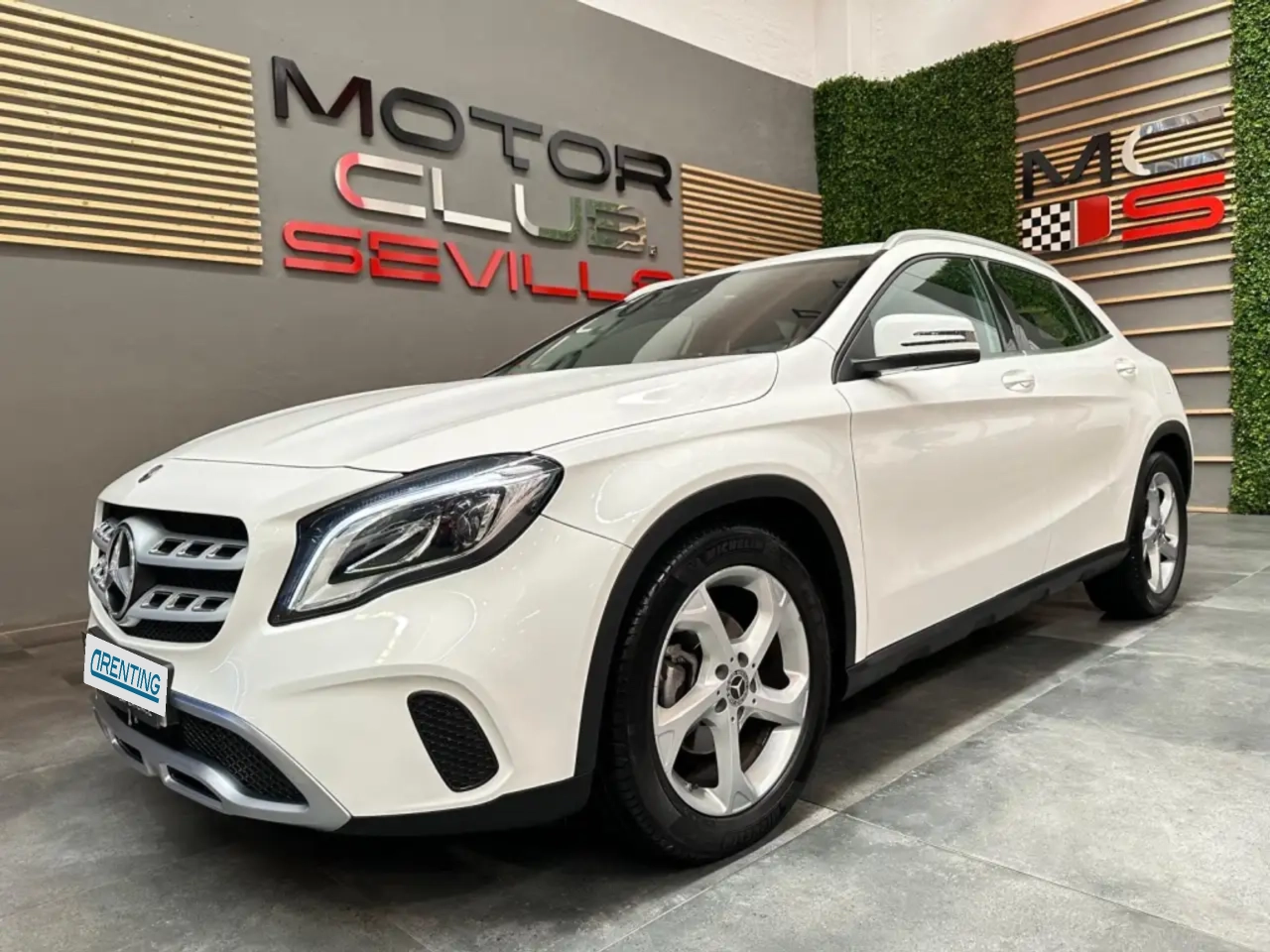 Renting Mercedes-Benz GLA 200 200d 7G-DCT Blanco 1