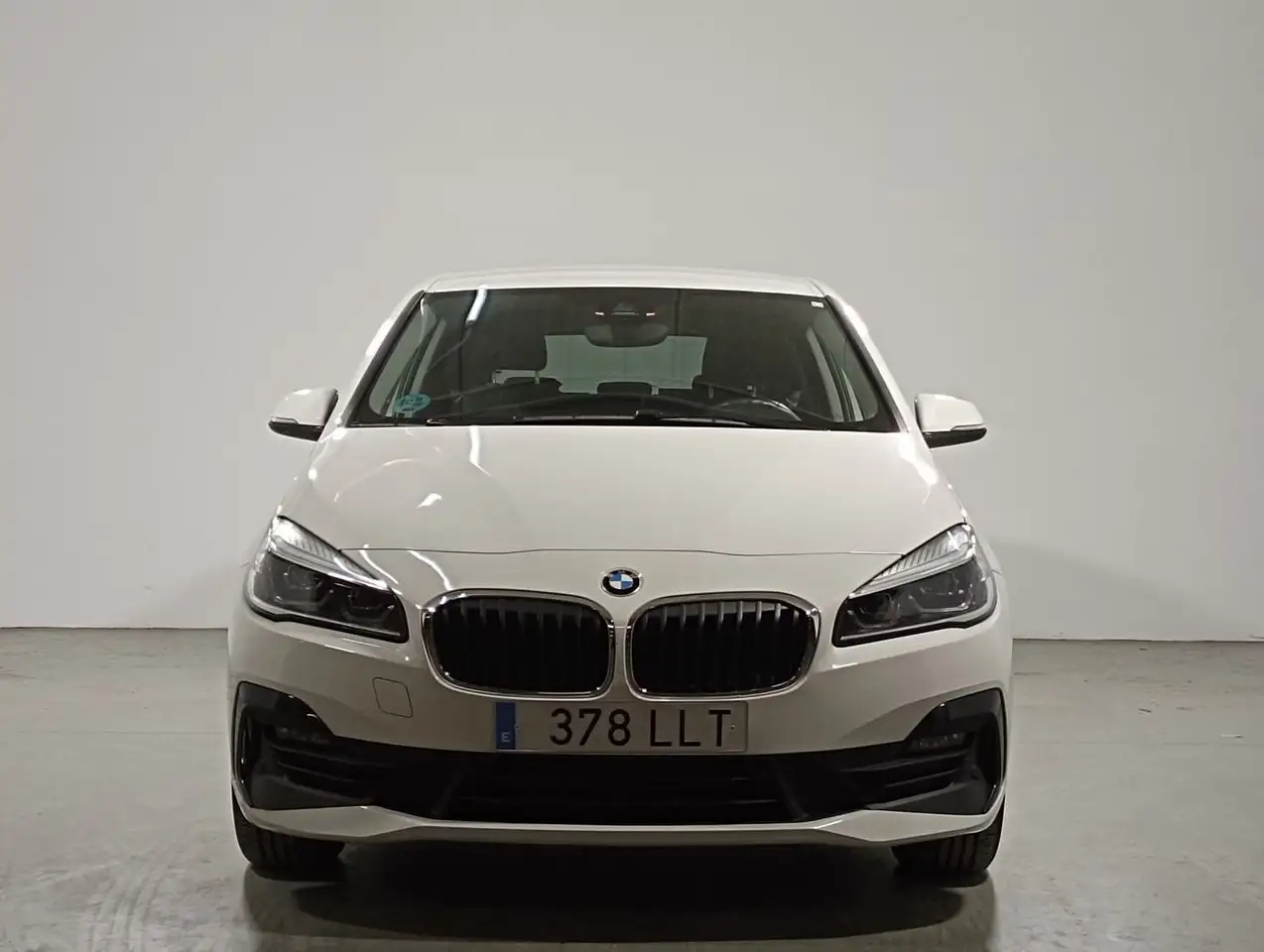 Renting BMW 216 216d Active Tourer Blanco