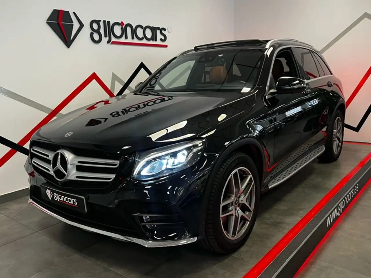 Renting Mercedes-Benz GLC 220 220d 4Matic Aut. Negro 1