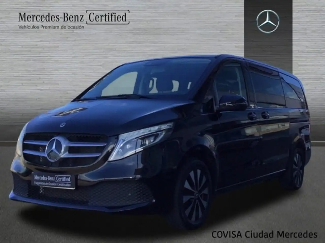 Renting Mercedes-Benz V 220d Largo 1