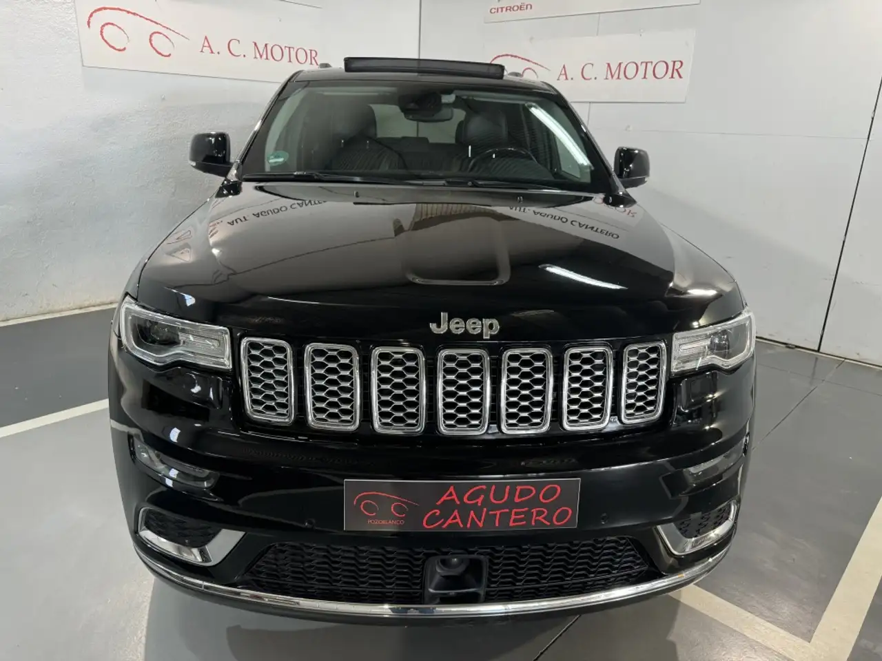 Renting Jeep Grand Cherokee 3.0 Multijet Summit Aut. 184kW Negro