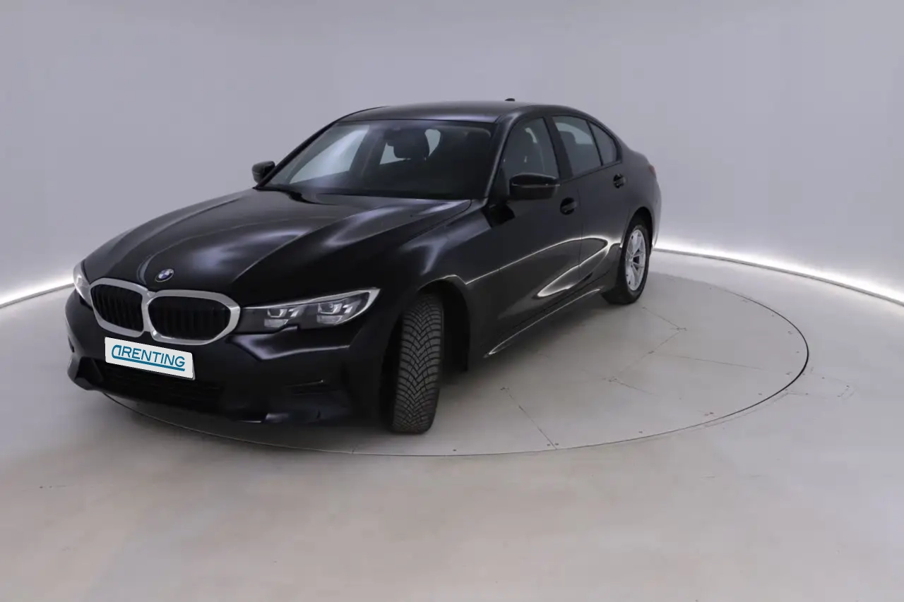 Renting BMW 318 318dA Negro 3