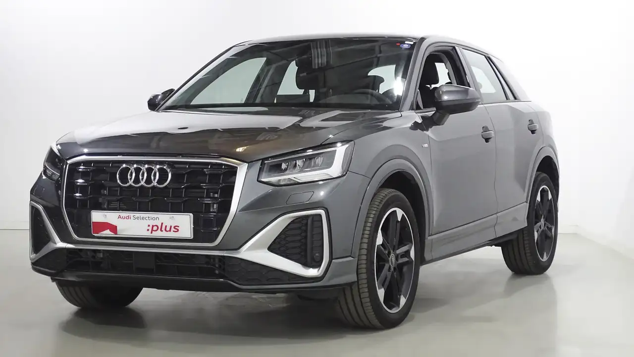 Renting Audi Q2 35 TFSI Black line edition S tronic 110kW Gris