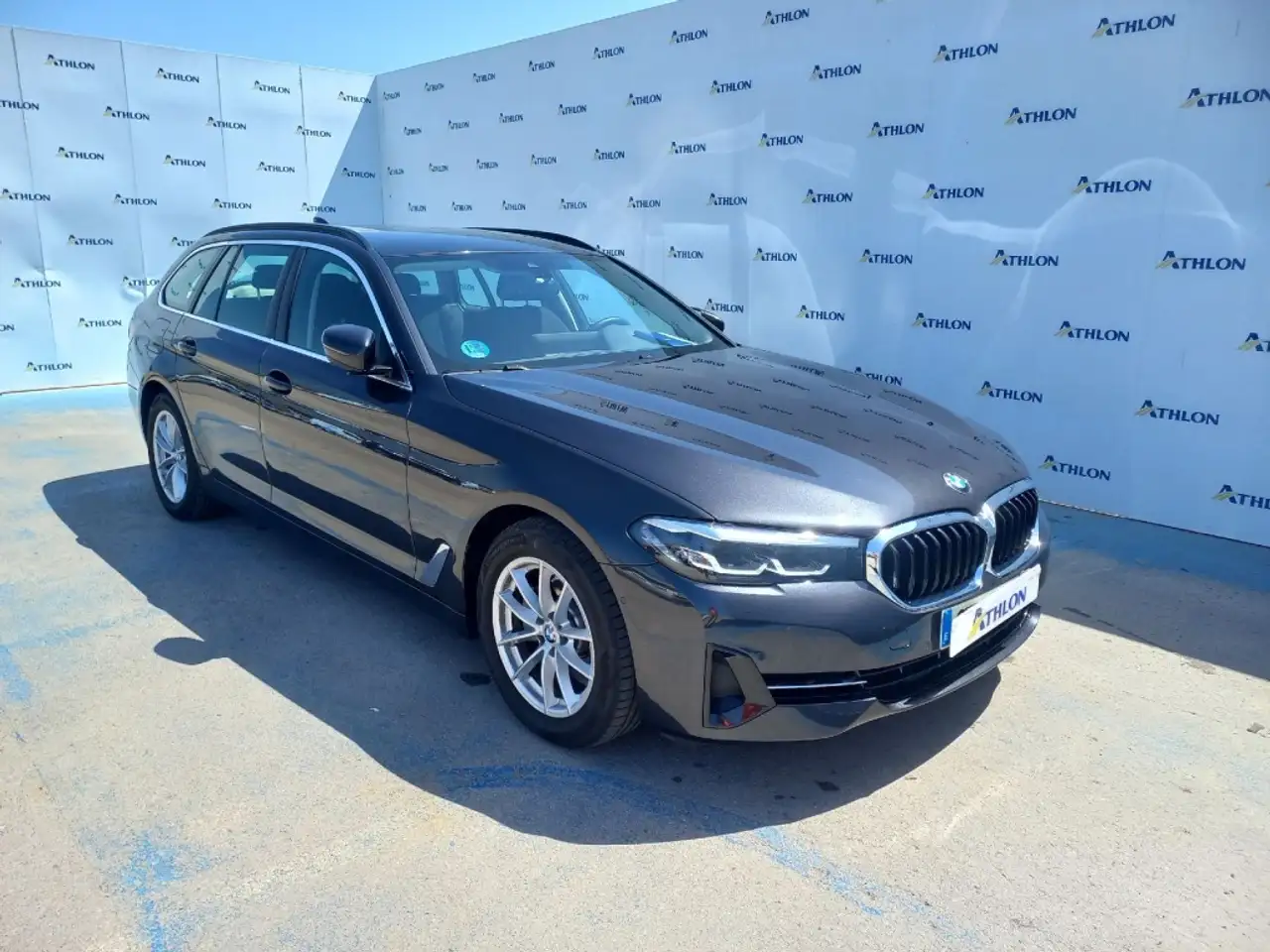 Renting BMW 520 520dA Touring Negro 1