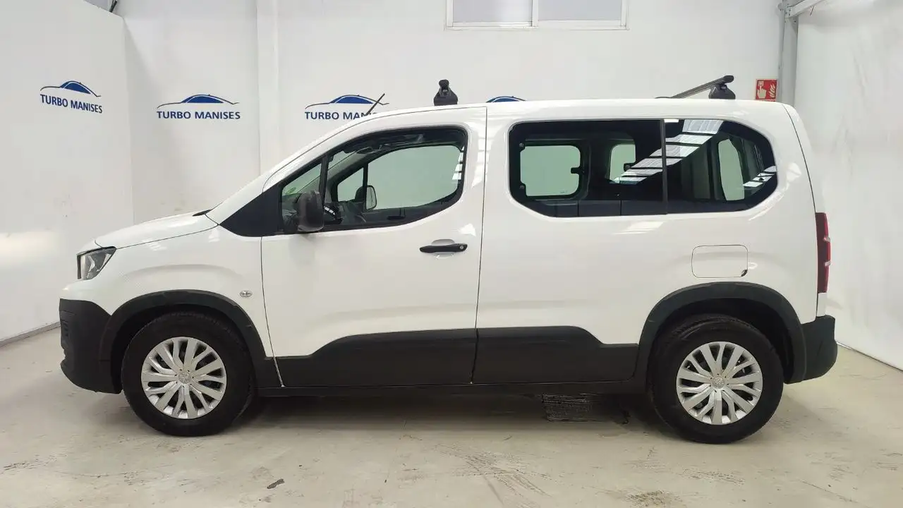 Renting Peugeot Rifter Access Standard BlueHDi 73kW Blanco