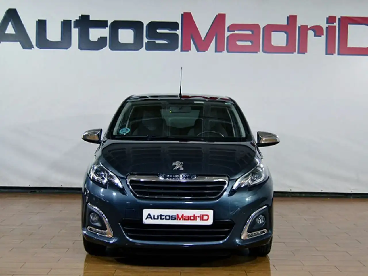 Renting Peugeot 108 Active VTi 52kW (72CV) Negro