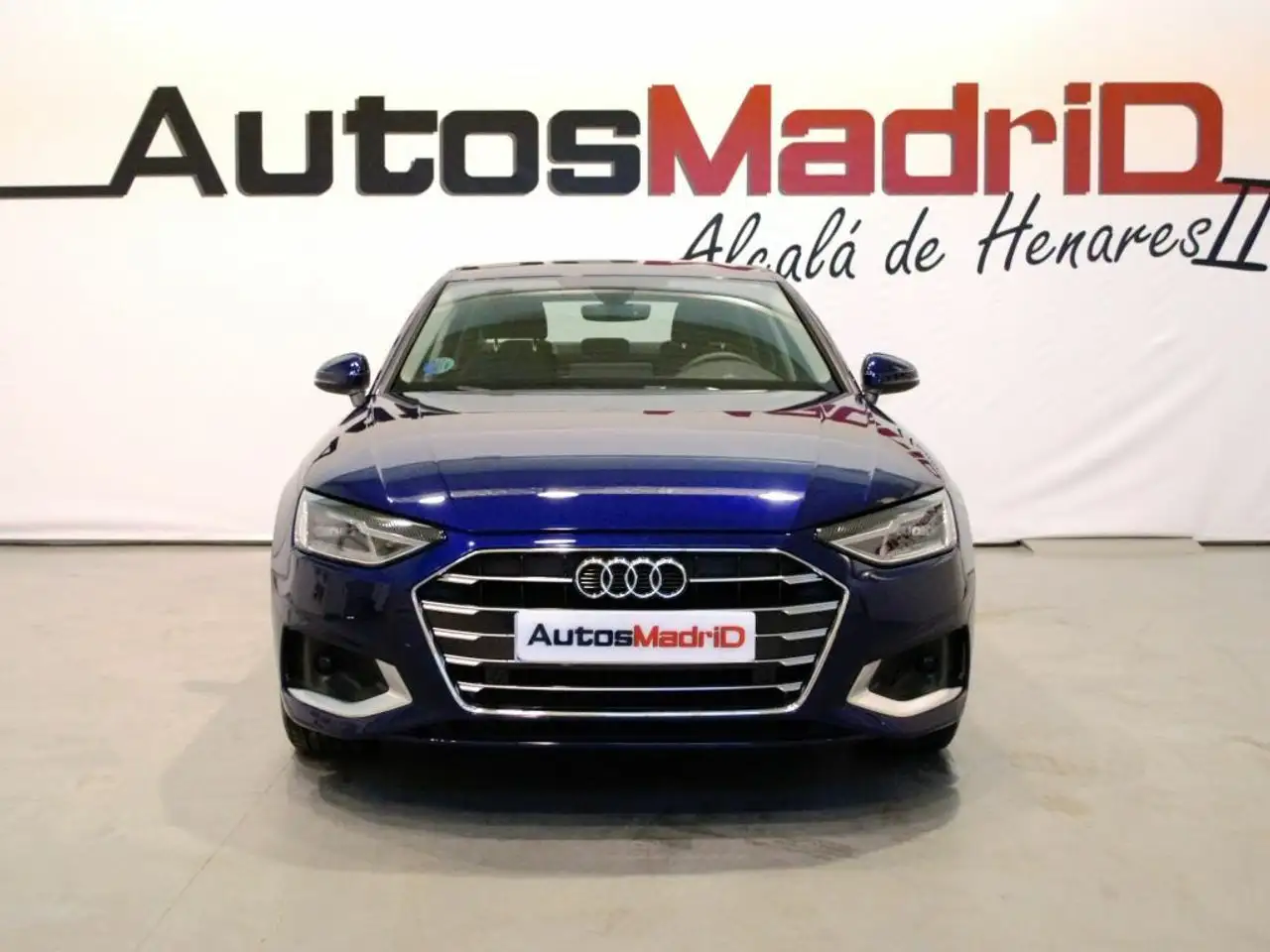 Renting Audi A4 Advanced 35 TDI 120kW (163CV) S tronic Negro