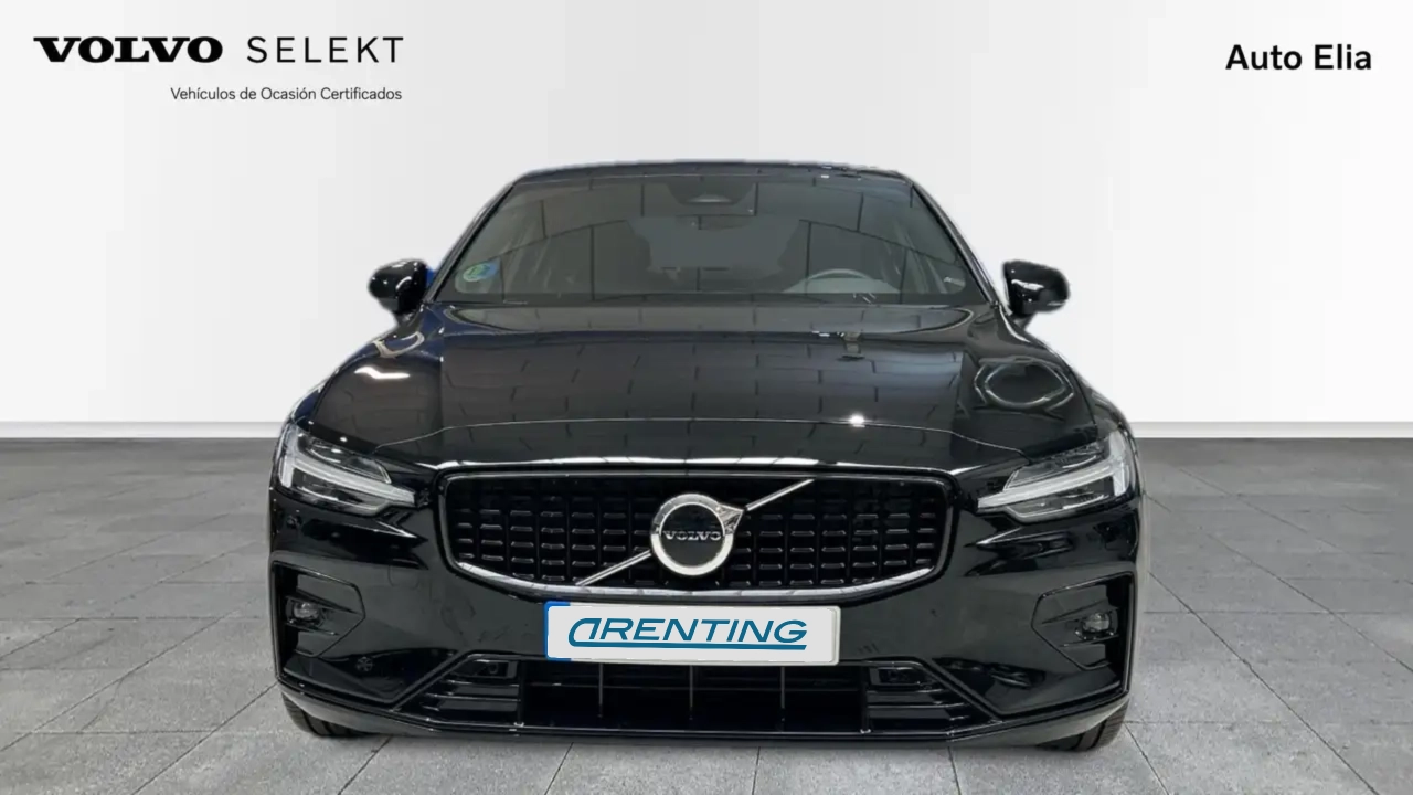 Renting Volvo S60 B4 Plus Dark Negro