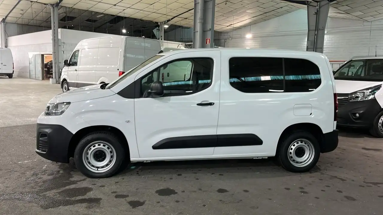 Renting Citroen Berlingo Multispace Mixto 1.6BlueHDi Largo 100 Blanco