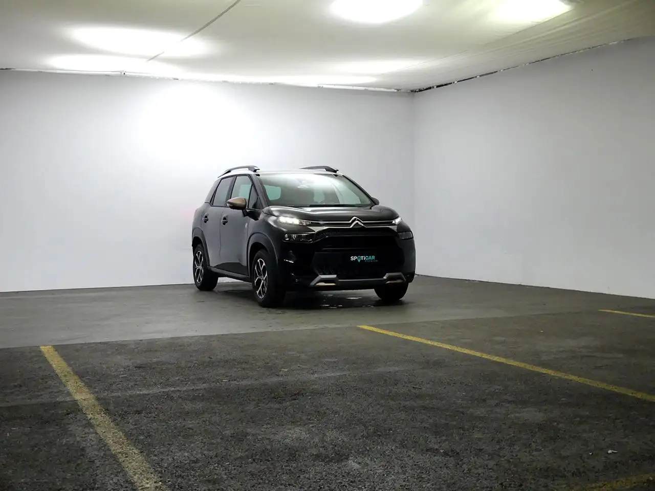 Renting Citroen C3 Aircross BlueHDi S&S C-Series 110 Negro 2