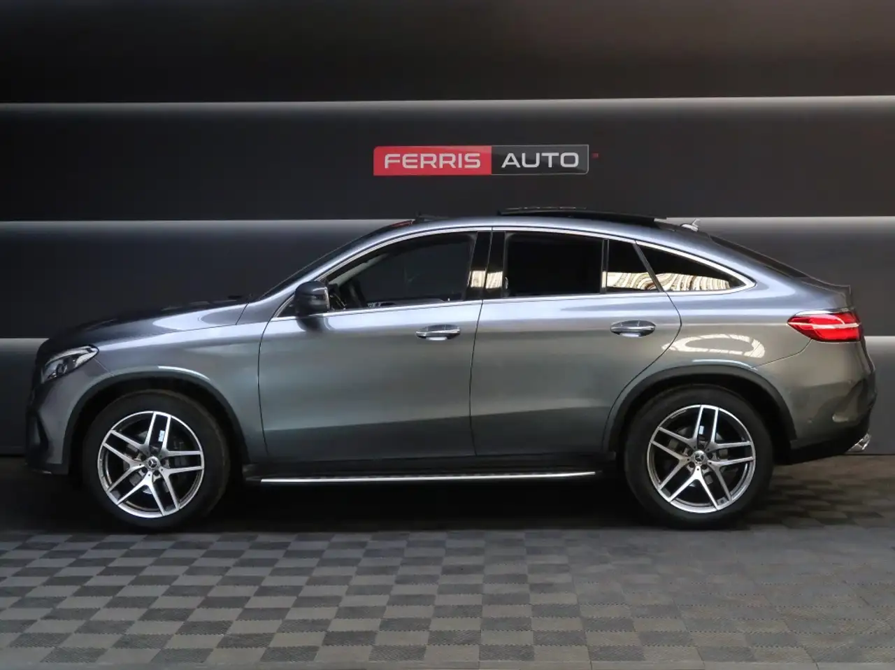 Renting Mercedes-Benz GLE 350 Coupé 350d 4Matic Aut. Gris 1