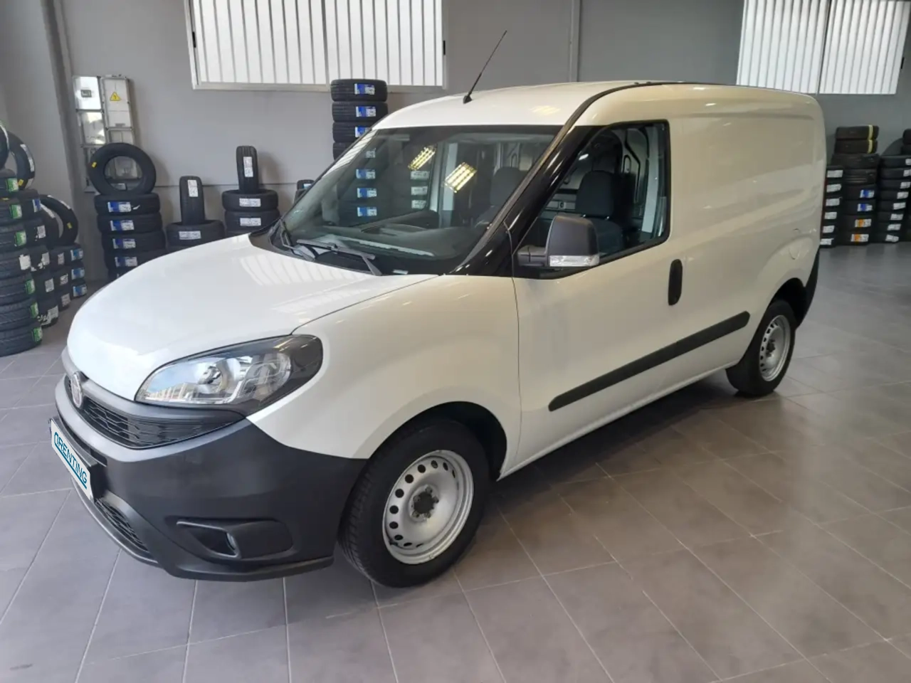 Renting Fiat Dobló Cargo 1.3Mjt SX 70kW Blanco 1