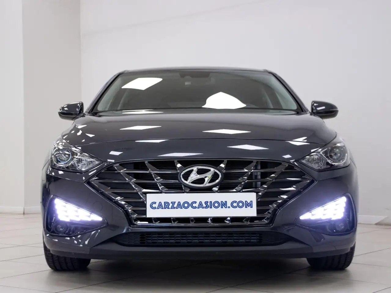 Renting Hyundai i30 FB 1.0 TGDI Klass 48V 120 Gris