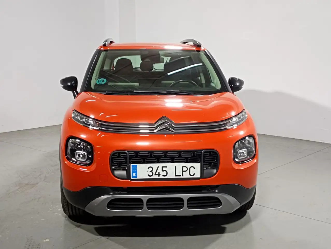 Renting Citroen C3 Aircross Feel Rojo