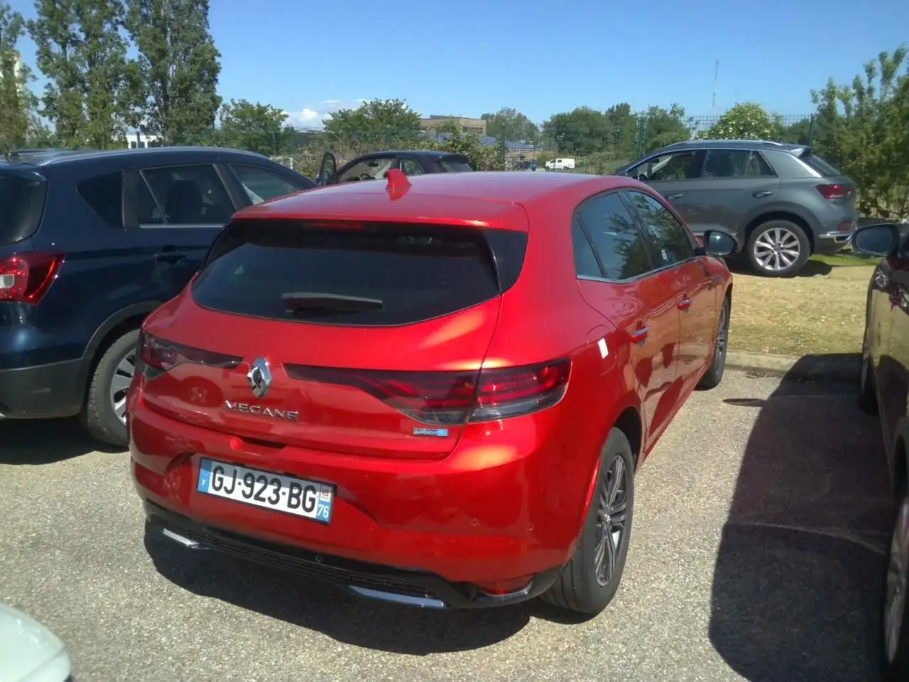 Renting Renault Megane Intens E-TECH Híbrido Ench. 117kW(160CV) Rojo