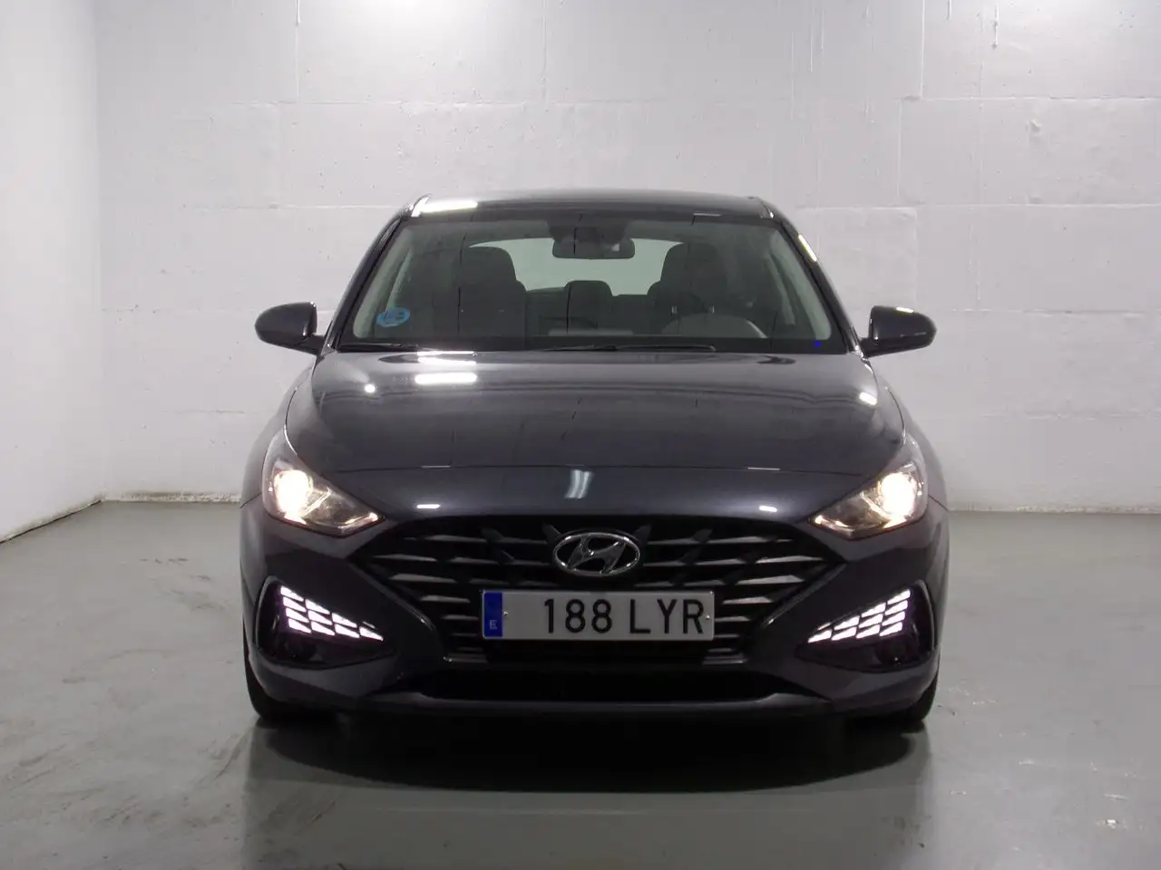 Renting Hyundai i30 Klass Mild-Hybrid Blanco