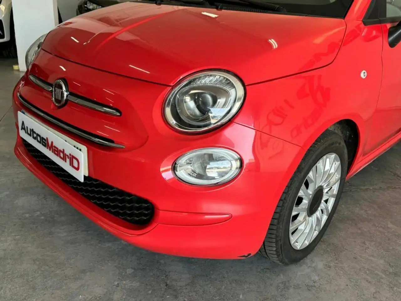 Renting Fiat 500 Lounge 1.0 6v GSE 52KW (70 CV) Rojo