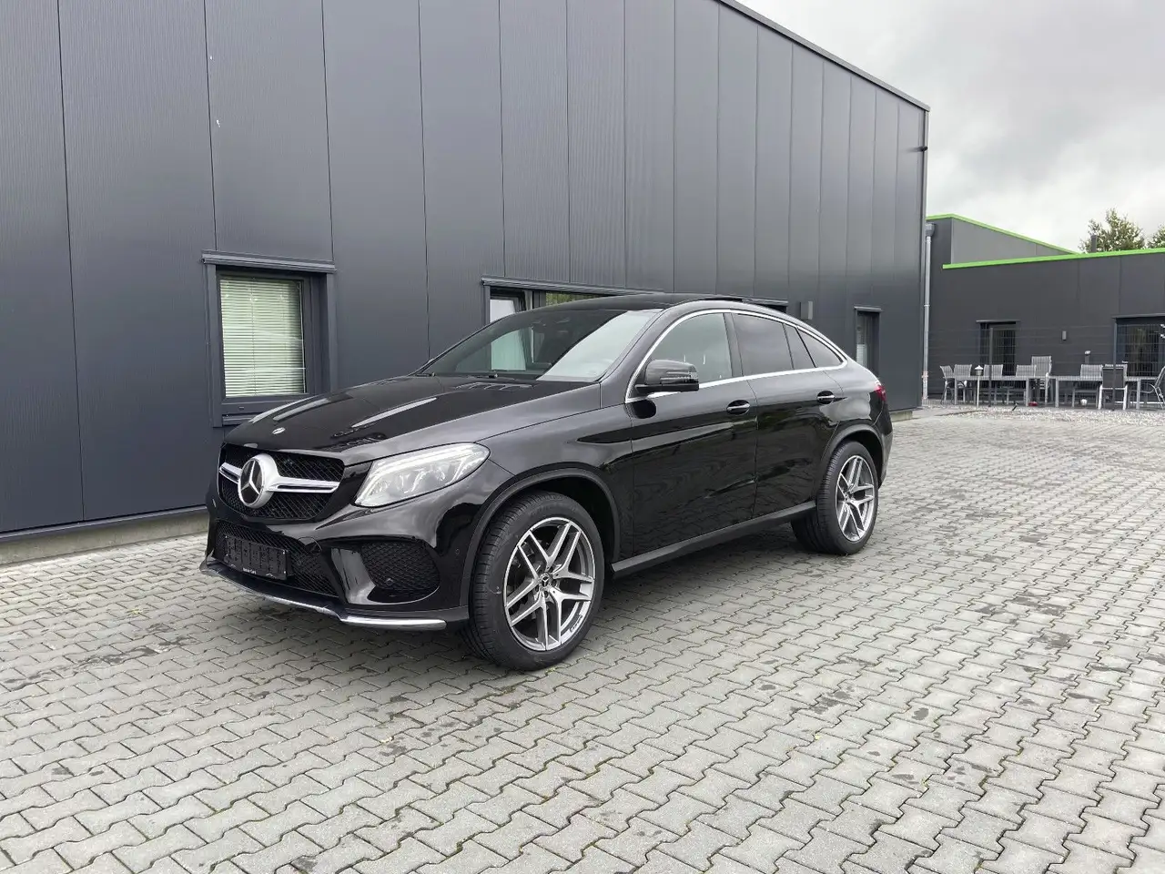 Renting Mercedes-Benz GLE 350 2