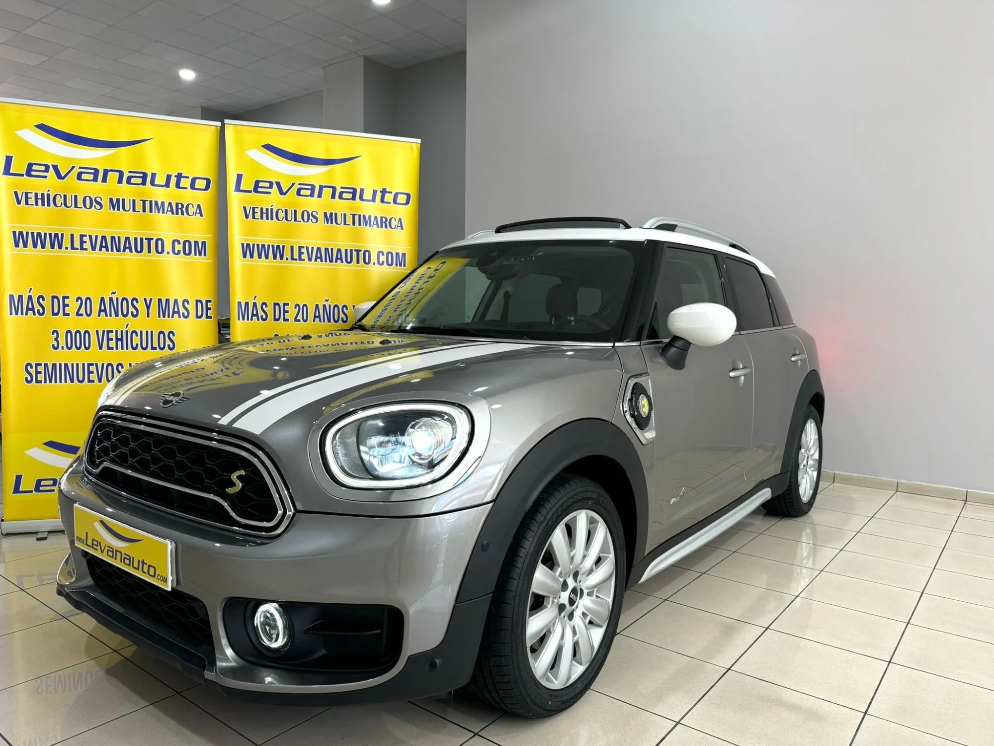 Renting MINI Countryman COUNTRYMAN COOPER SE ALL4 AUT. 2