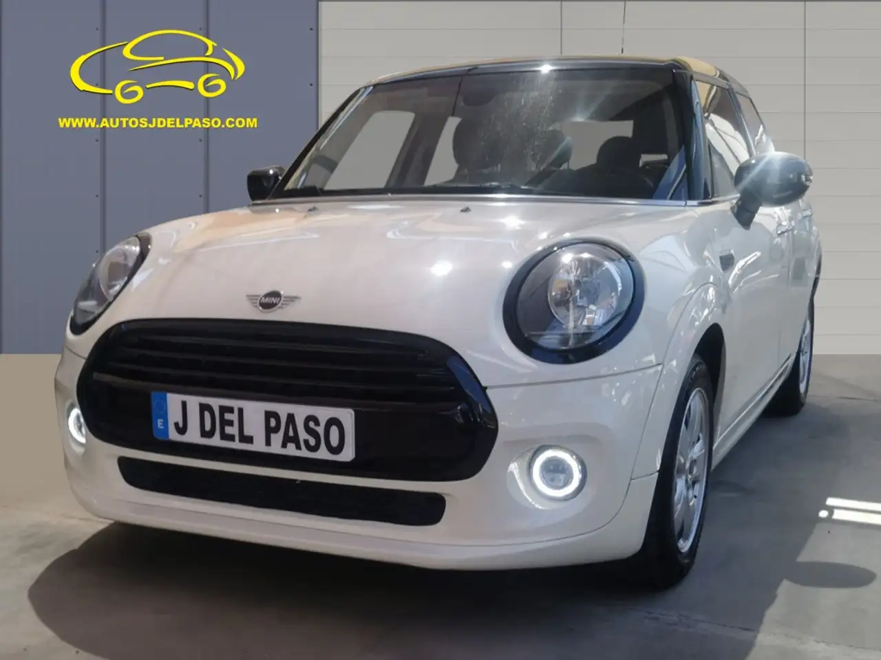 Renting MINI One Blanco 8