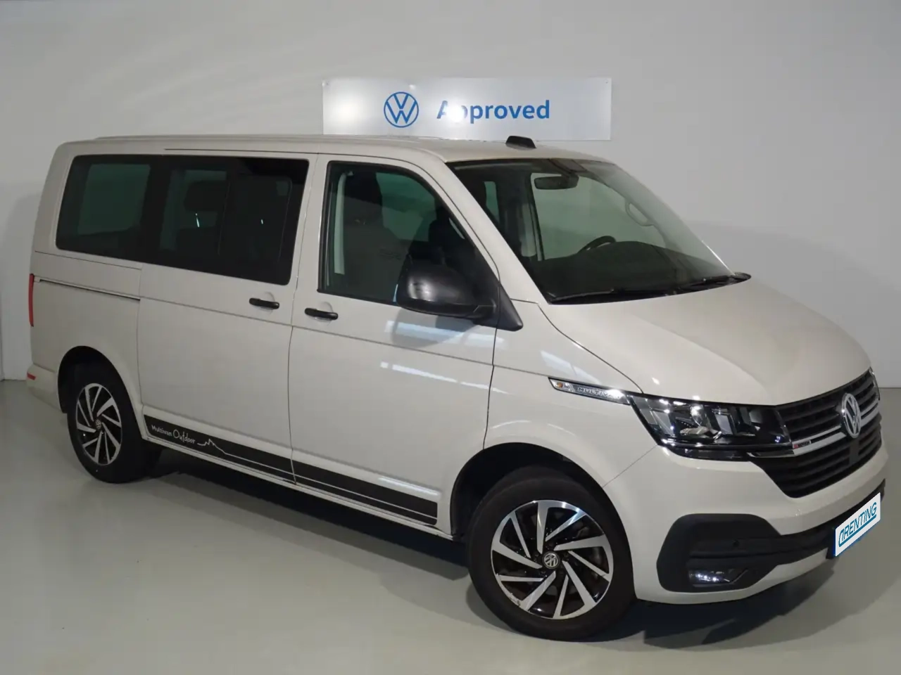 Renting Volkswagen Multivan 2.0TDI SCR BMT Outdoor 4M DSG7 110kW Gris