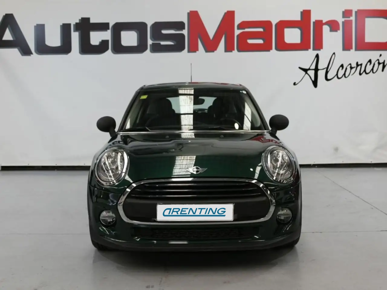 Renting MINI Cooper ONE 5 PUERTAS Verde