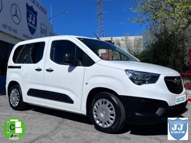 Renting OPEL Combo Life 1.2 T S/S Innovation L