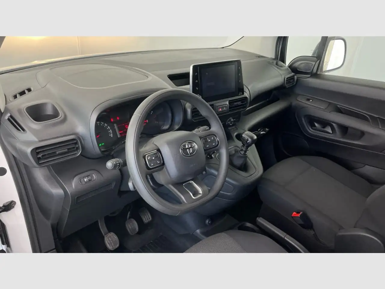 Renting Toyota Proace City 1.5D 75kW (100CV) VX L1 Blanco