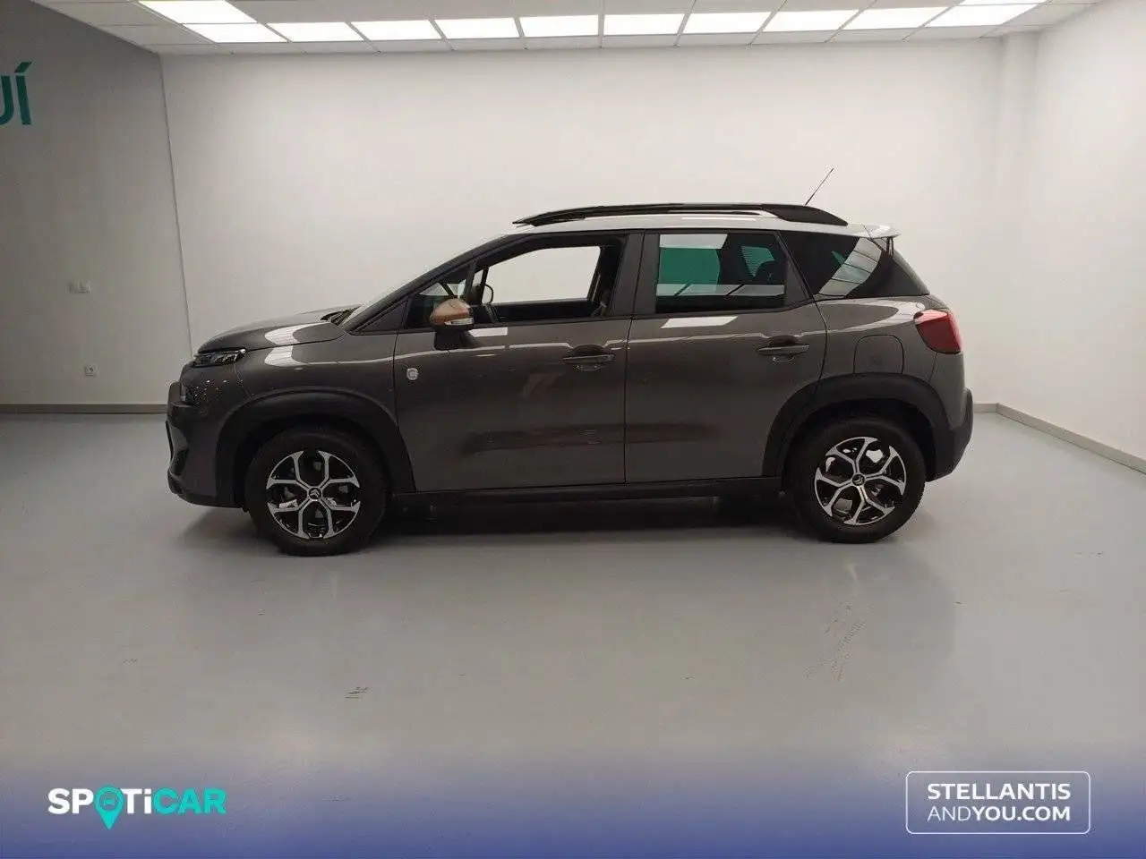 Renting Citroen C3 Aircross Puretech S&S C-Series 110 Gris