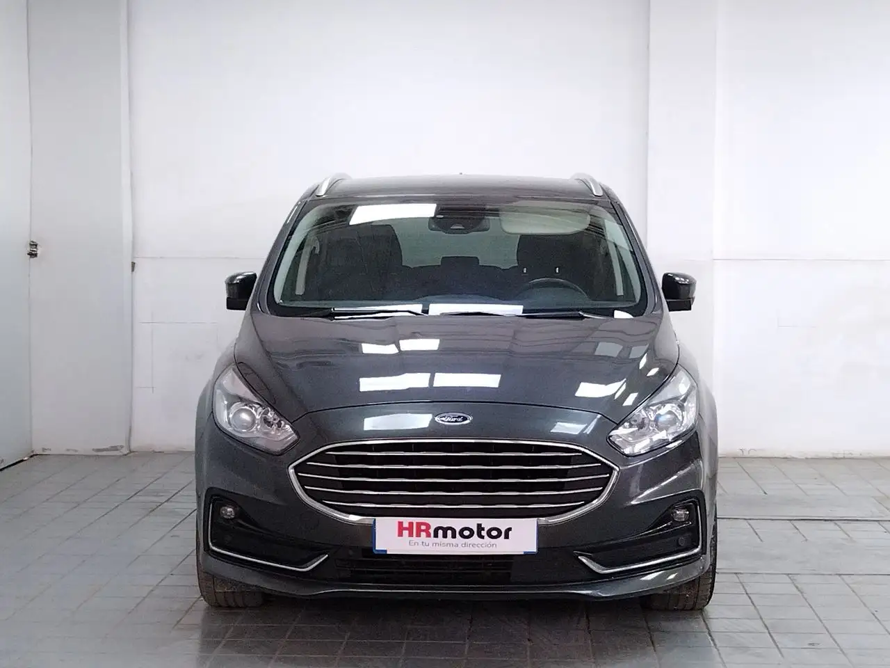 Renting Ford S-Max S Max Titanium Gris