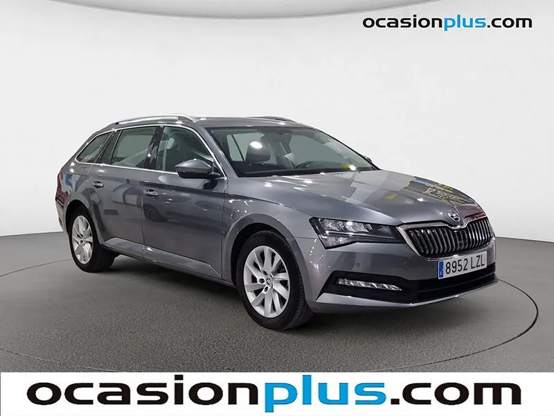 Renting SKODA Superb Combi 2.0TDI AdBlue Ambition DSG 110kW 1