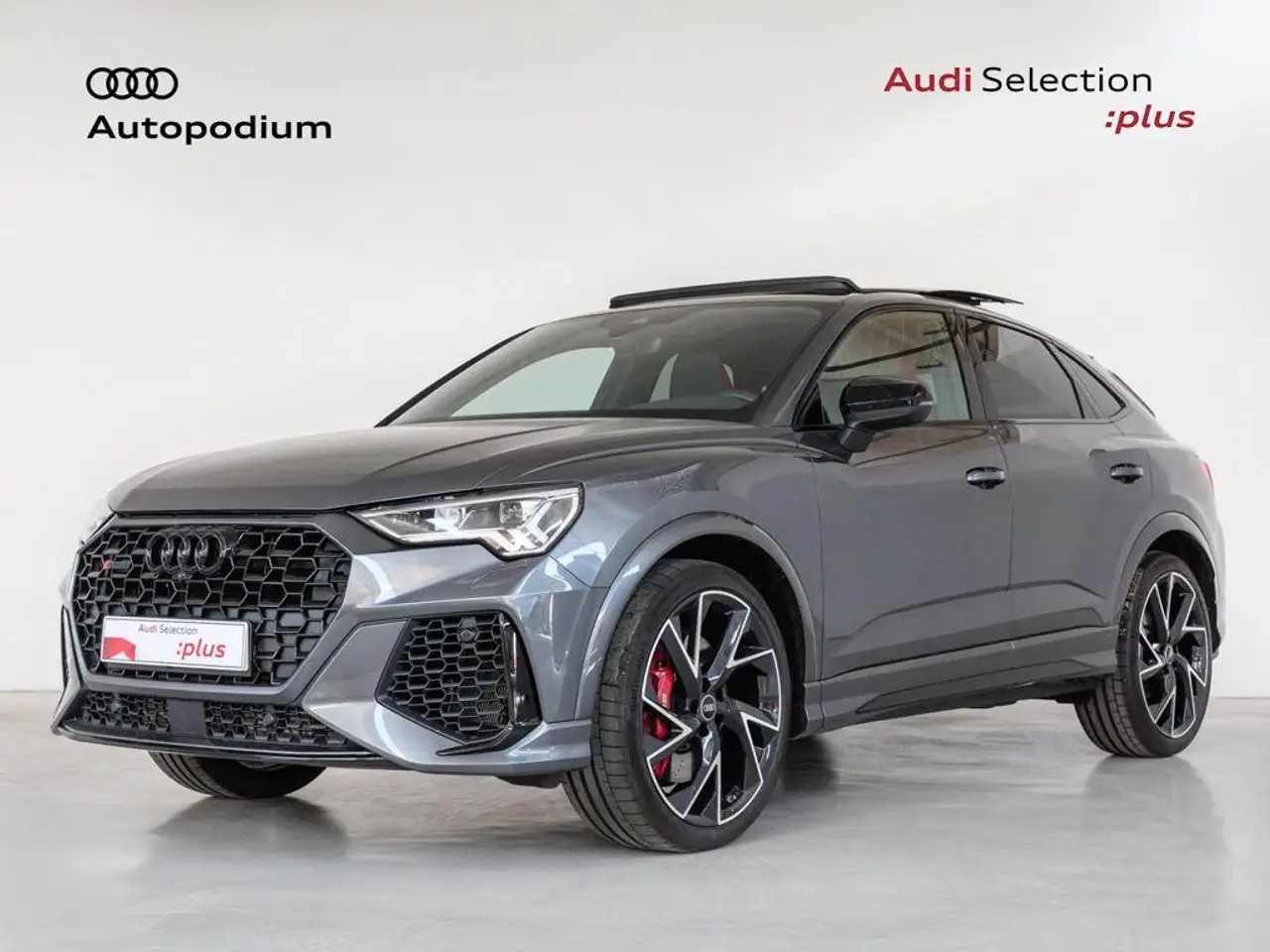 Renting Audi RS Q3 Sportback 2.5 TFSI quattro S tronic Gris