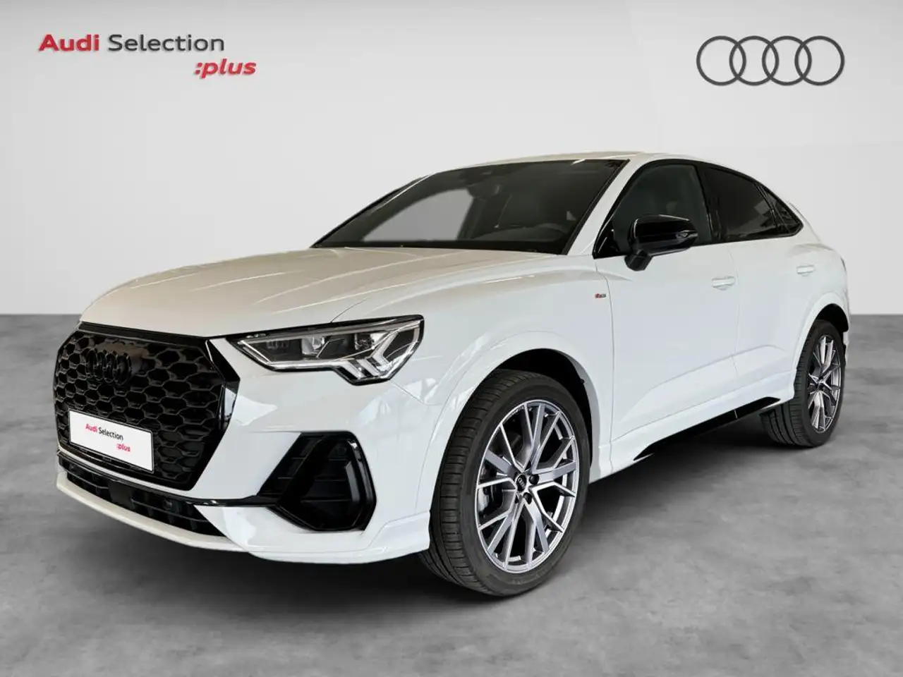 Renting Audi Q3 Sportback 40 TDI Black line quattro S tronic 147kW Blanco 1