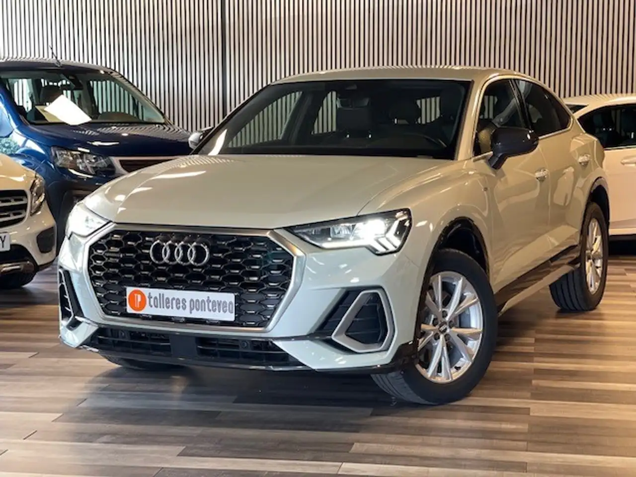 Renting Audi Q3 Sportback 40 TDI quattro S tronic Gris