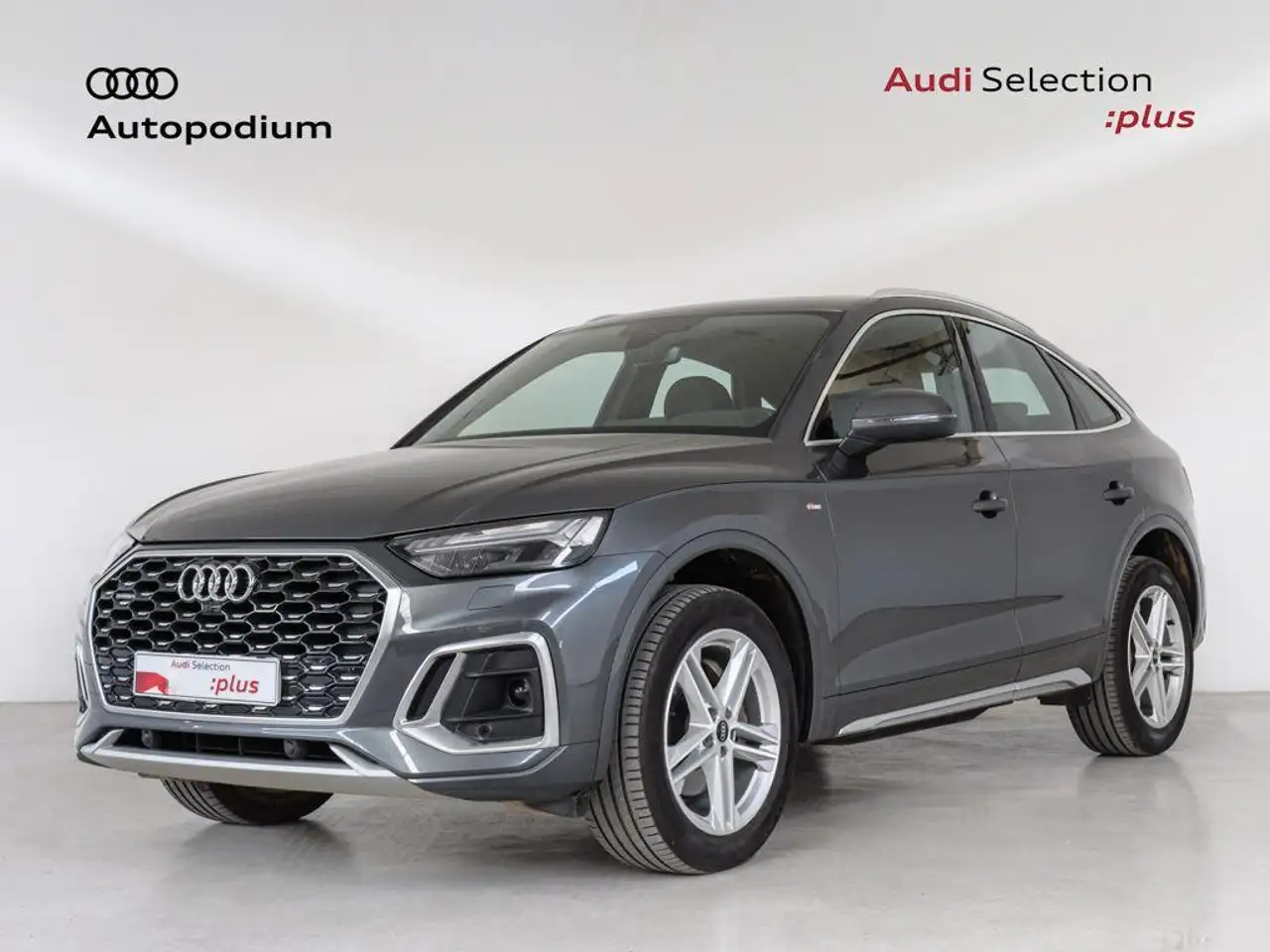 Renting Audi Q5 Sportback 40 TDI quattro-ultra S line S tronic 150 Gris 2