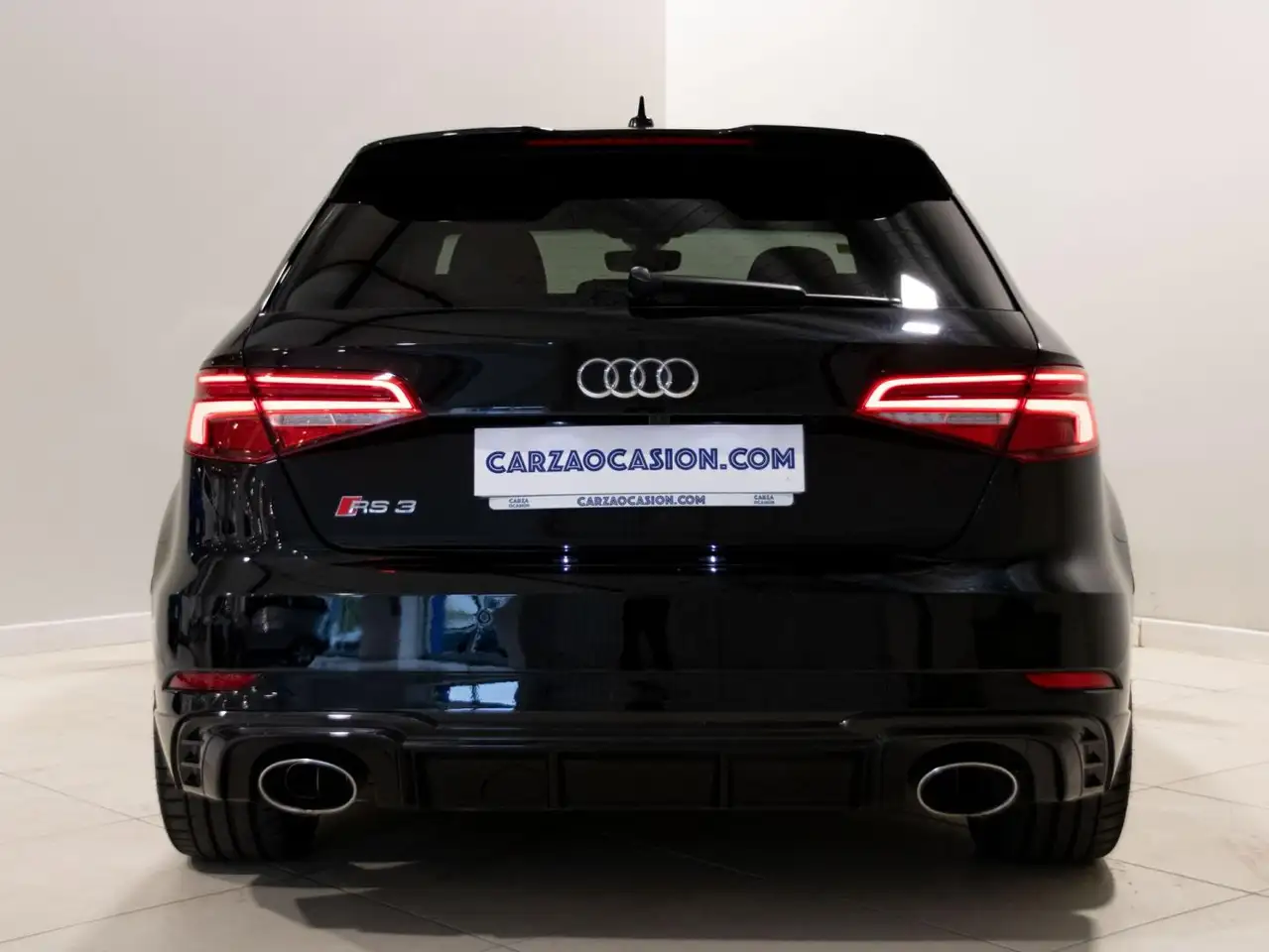 Renting Audi RS3 Sportback quattro S tronic 294kW Negro