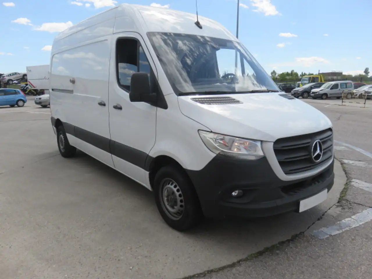 Renting Mercedes-Benz Sprinter Furgón 311CDI Medio T.E. tD Blanco