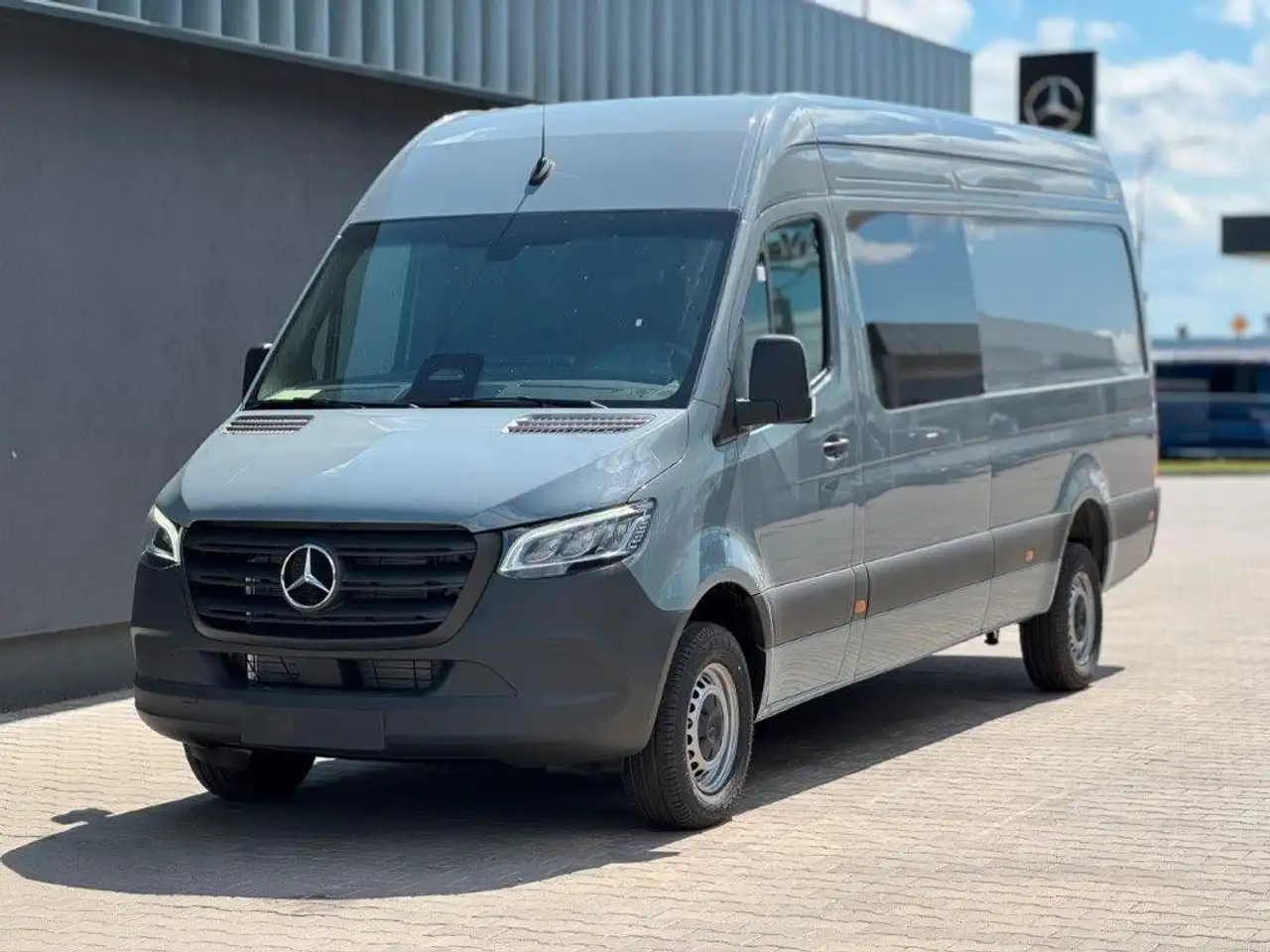 Renting Mercedes-Benz Sprinter MERCEDES-BENZ Industrial  Automático de Gris